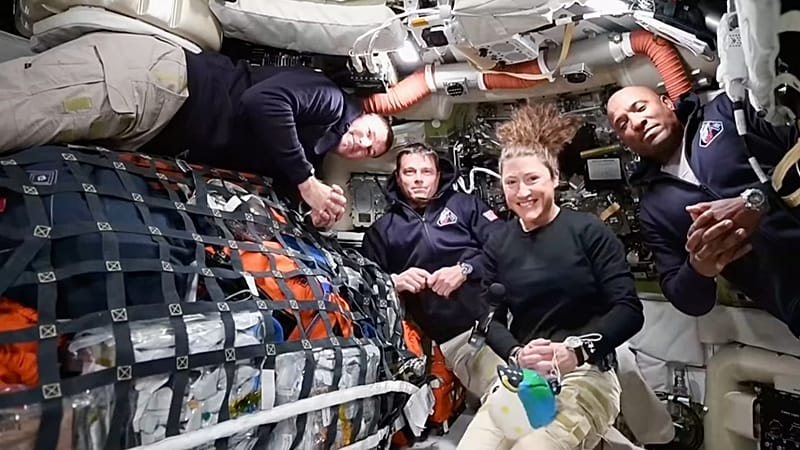 Gli astronauti di Artemis II iniziano il viaggio verso la Luna dopo l ...