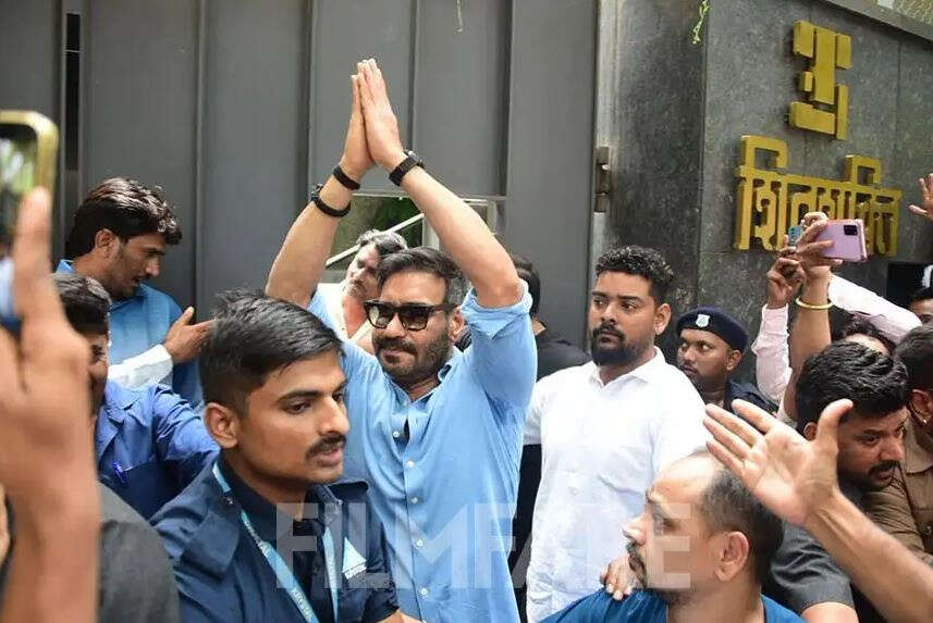Ajay Devgn buys himself a Rs 1.4 crore Mercedes-Benz V-Class on his ...