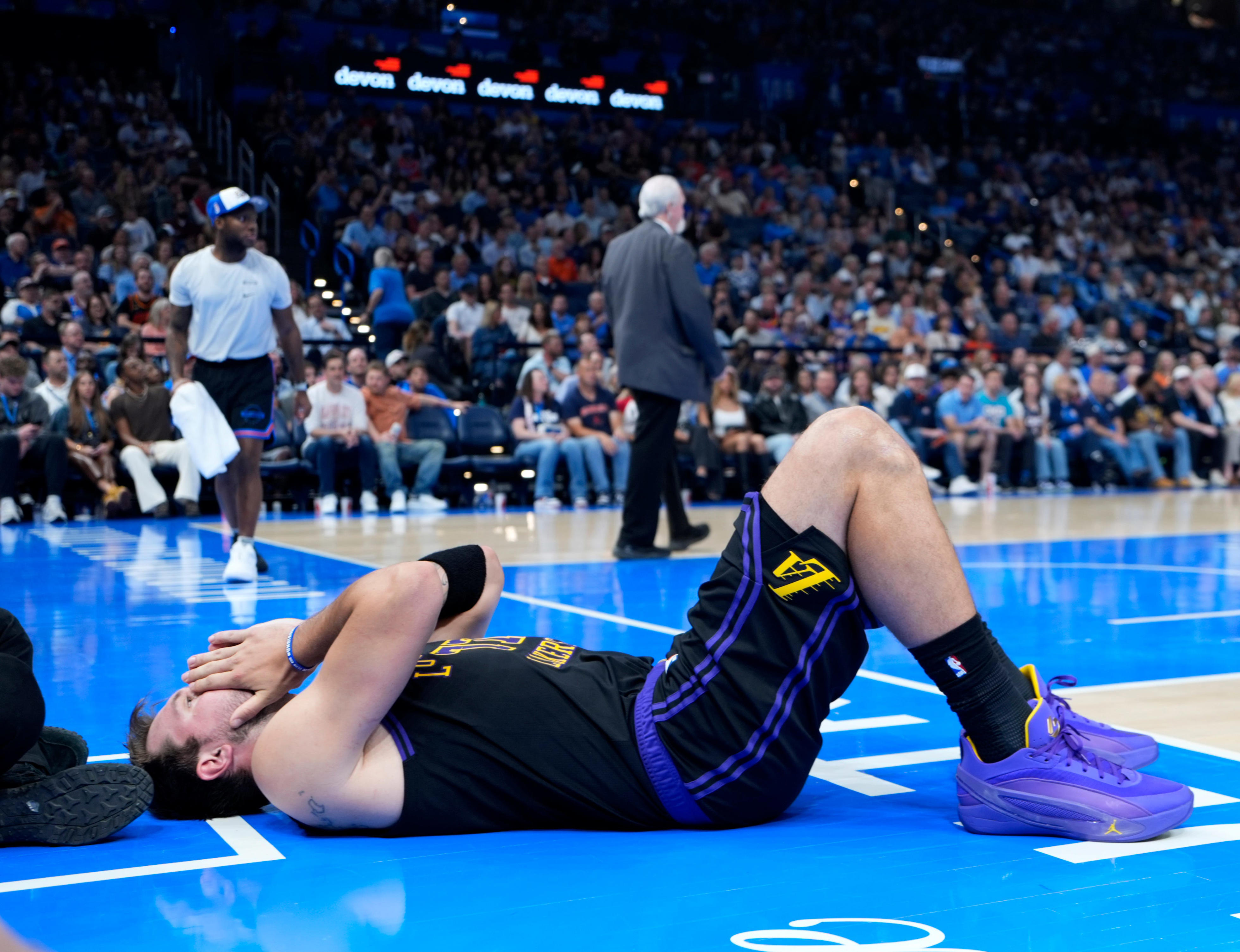 Luka Doncic injury update: Lakers star injures left hamstring in loss ...