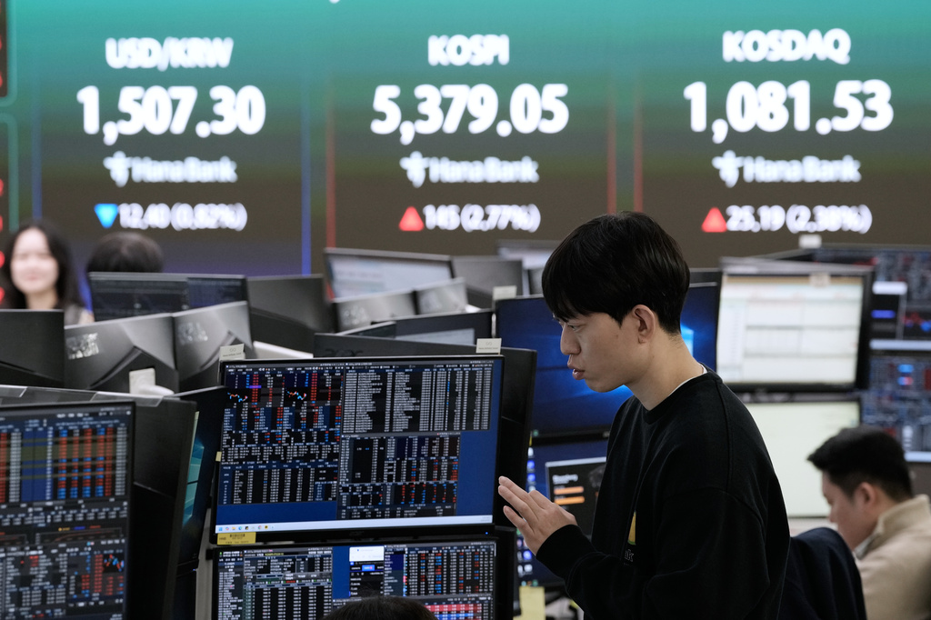 Oil prices surge while Asian share prices rise moderately<br><br>