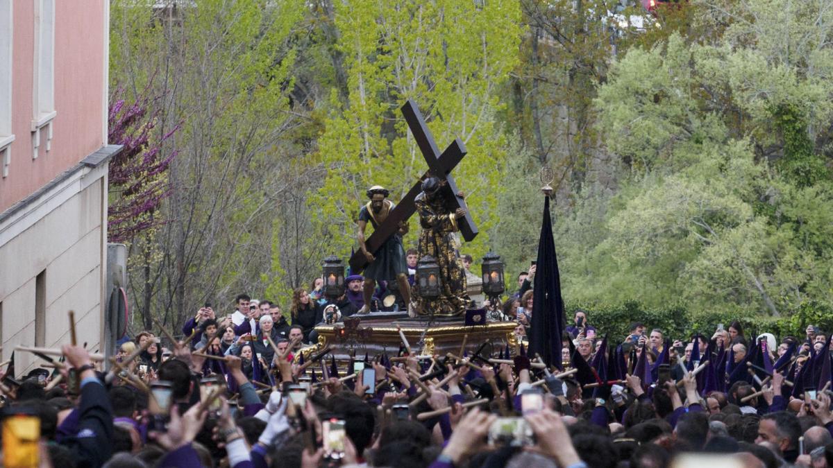 Procesión Camino del Calvario de Cuenca en Viernes Santo, en directo