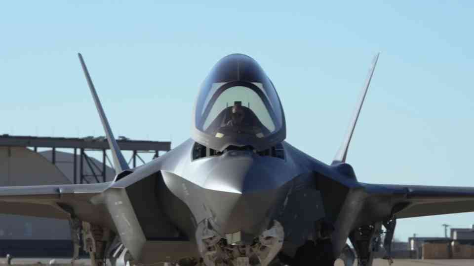 Watch what happens at 1,200 mph in a stealth fighter - 