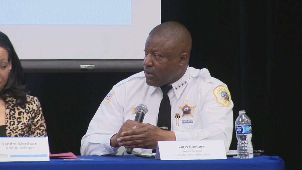 Chicago police Supt. Larry Snelling defends officers' actions during ...