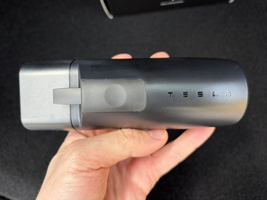 Tesla Model Y L vehicle-to-load (V2L) adapter revealed!