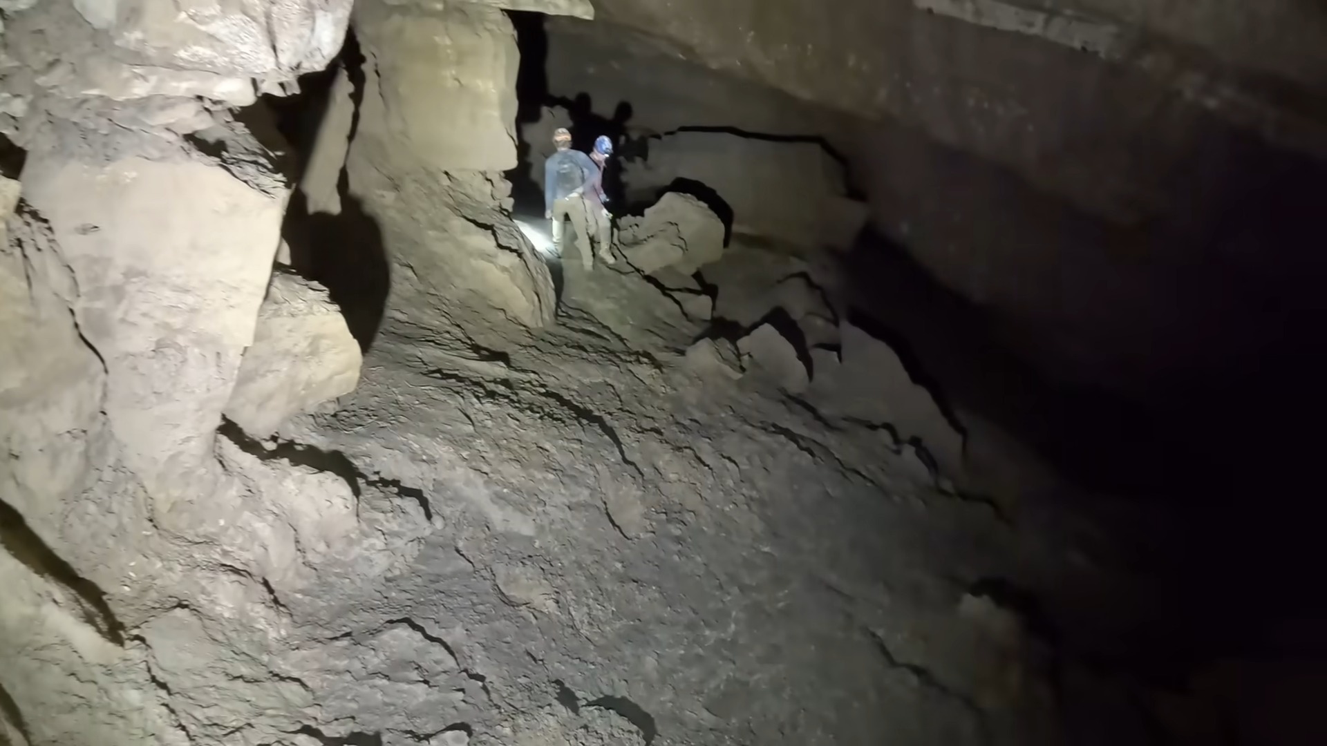 They went into Tennessee’s longest cave - then found out someone needed ...