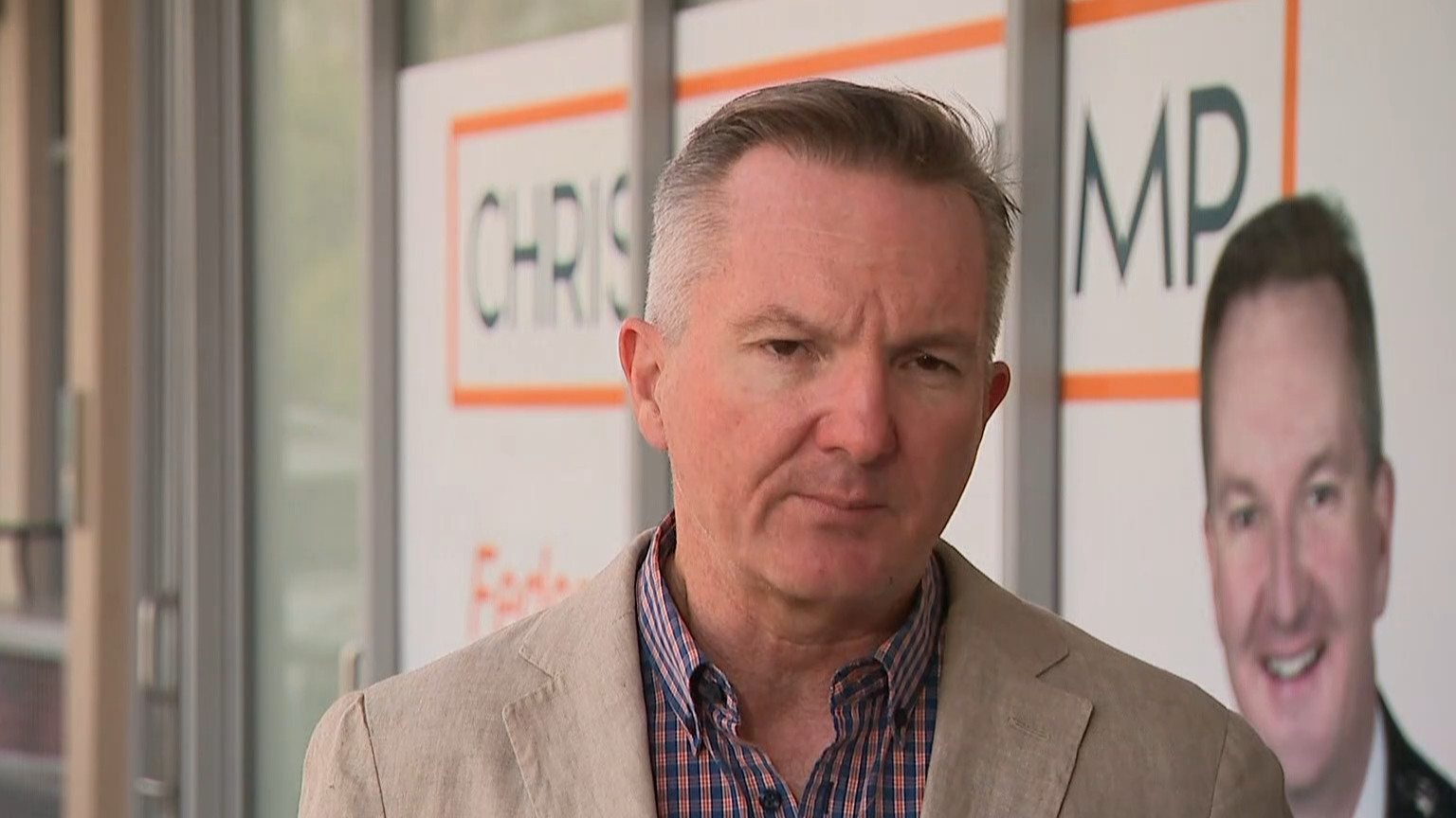 Dairy producers urge Coles, Woolies to hike price of milk