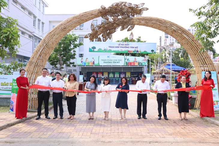 TP.HCM ra mắt trạm thu hồi rác công nghệ cao, gắn 'hộ chiếu số' cho rác