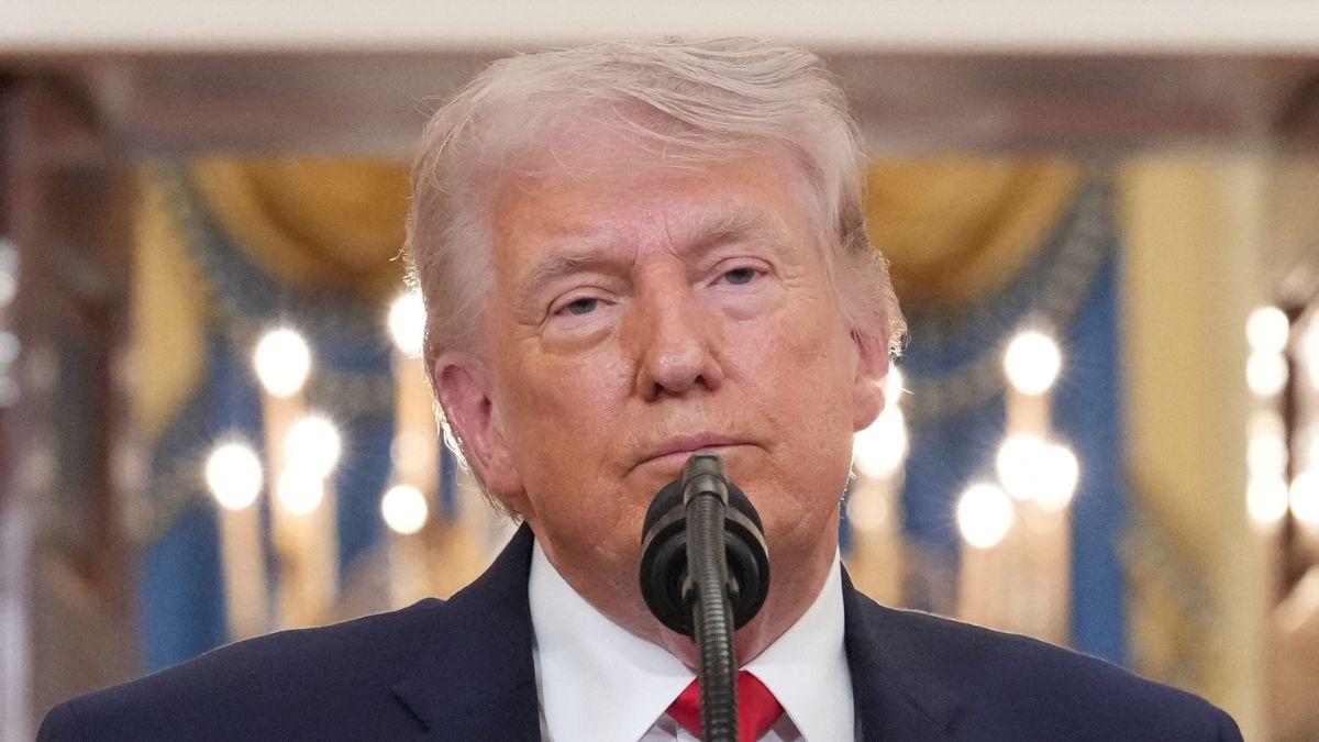 Donald Trump sparks '10 mini strokes' frenzy, ignites health concerns ...