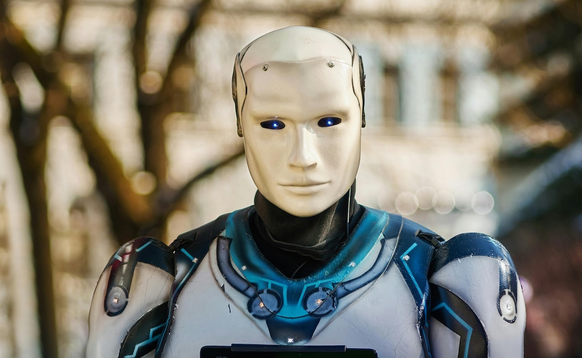 AI chatbots lie and manipulate to protect each other from deletion, new ...