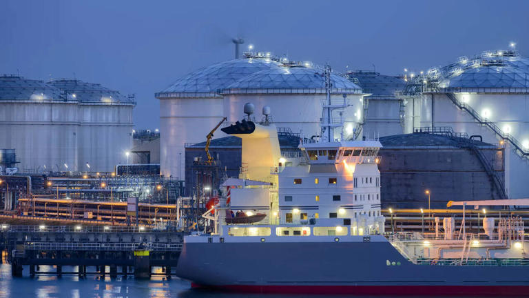 Russia ready to supply more oil and LNG to India as Middle East crisis ...