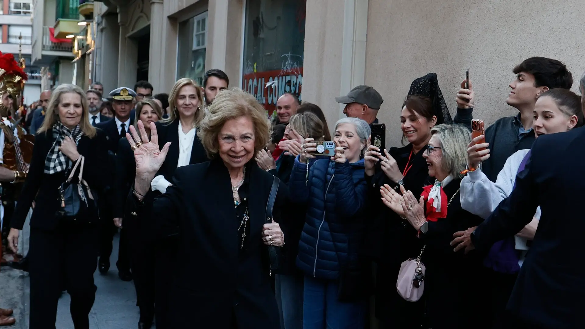 La reina Sofía y sus hijas asisten a la procesión del Silencio de Cartagena