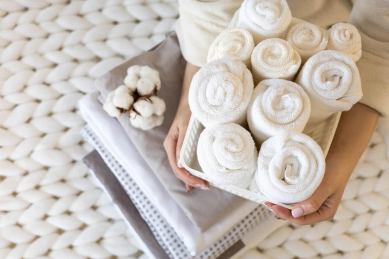 20 linen closet tips that will instantly make your space feel more ...