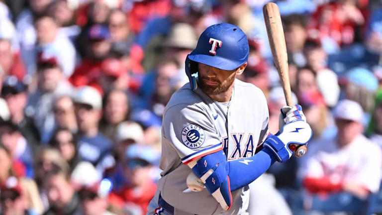 Rangers can't contain excitement to play home opener against Reds