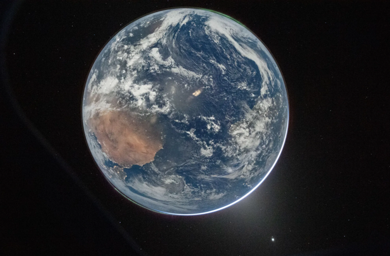 Artemis II update: Astronauts send 1st photos back to Earth