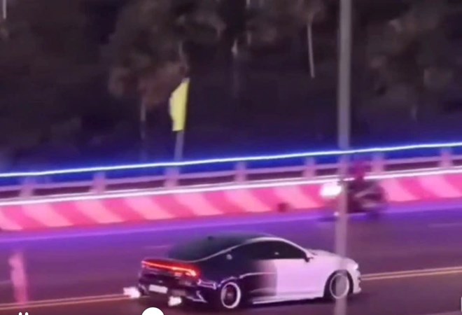 Xử lý người lái ôtô phát tia lửa khi lưu thông trên đại lộ Đông Tây ở Đắk Lắk