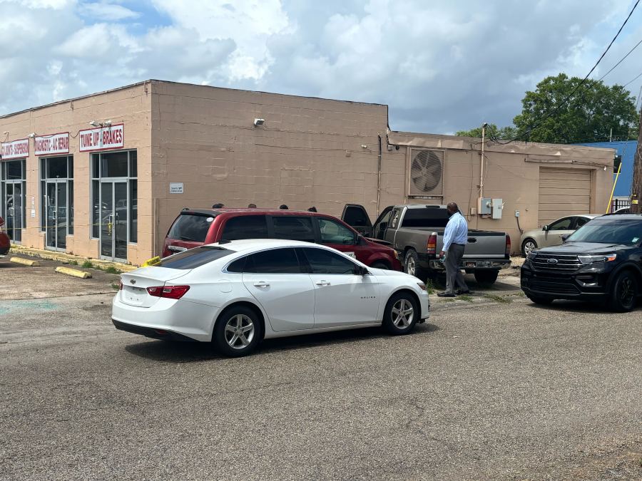 Coroner: Man found dead inside of vehicle on Florida Street in Baton Rouge