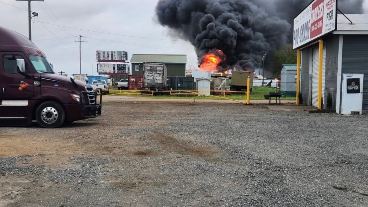 Building fire in Marion; crews work to extinguish flames