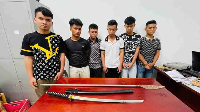 Mang hung khí chặn đường chém người, chặn luôn tương lai của mình