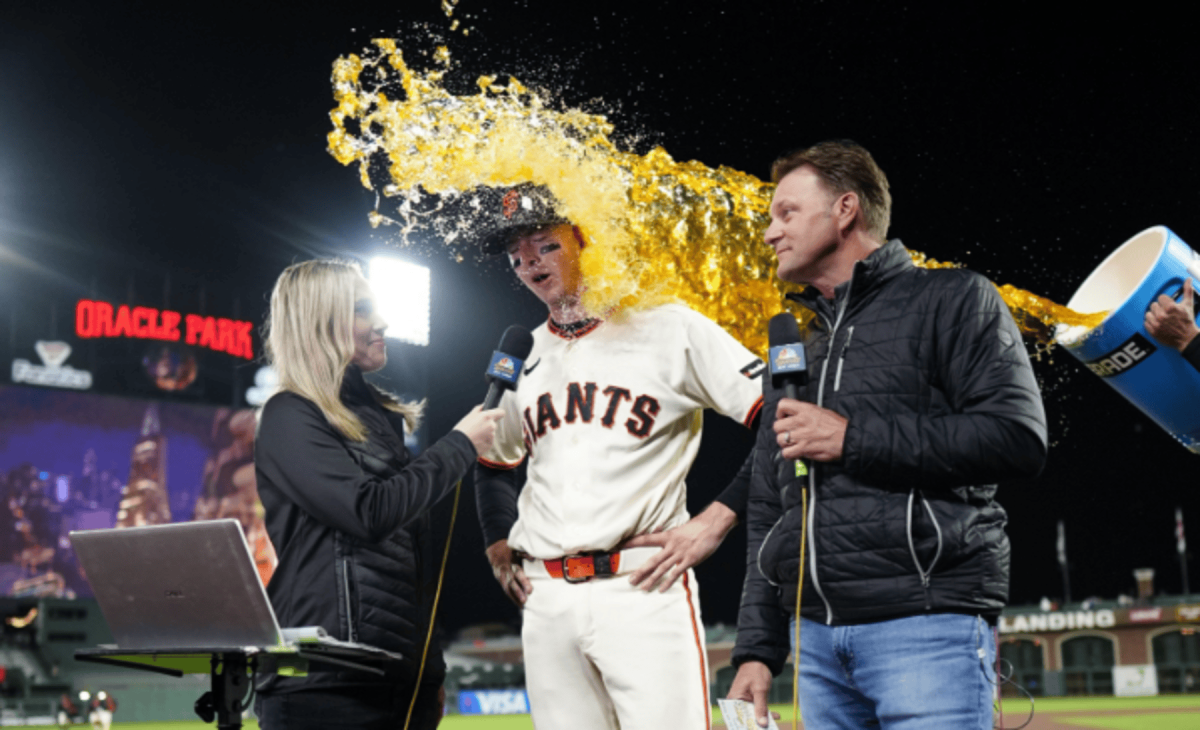 MLB reporter's laptop gets destroyed during postgame interview