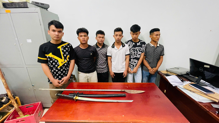 Bị nẹt pô khiêu khích, nhóm thanh niên tấn công khiến 2 người bị thương