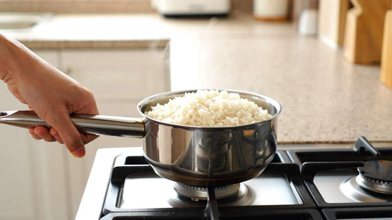 The best way to store cooked rice so that it isn't dry and tasteless ...
