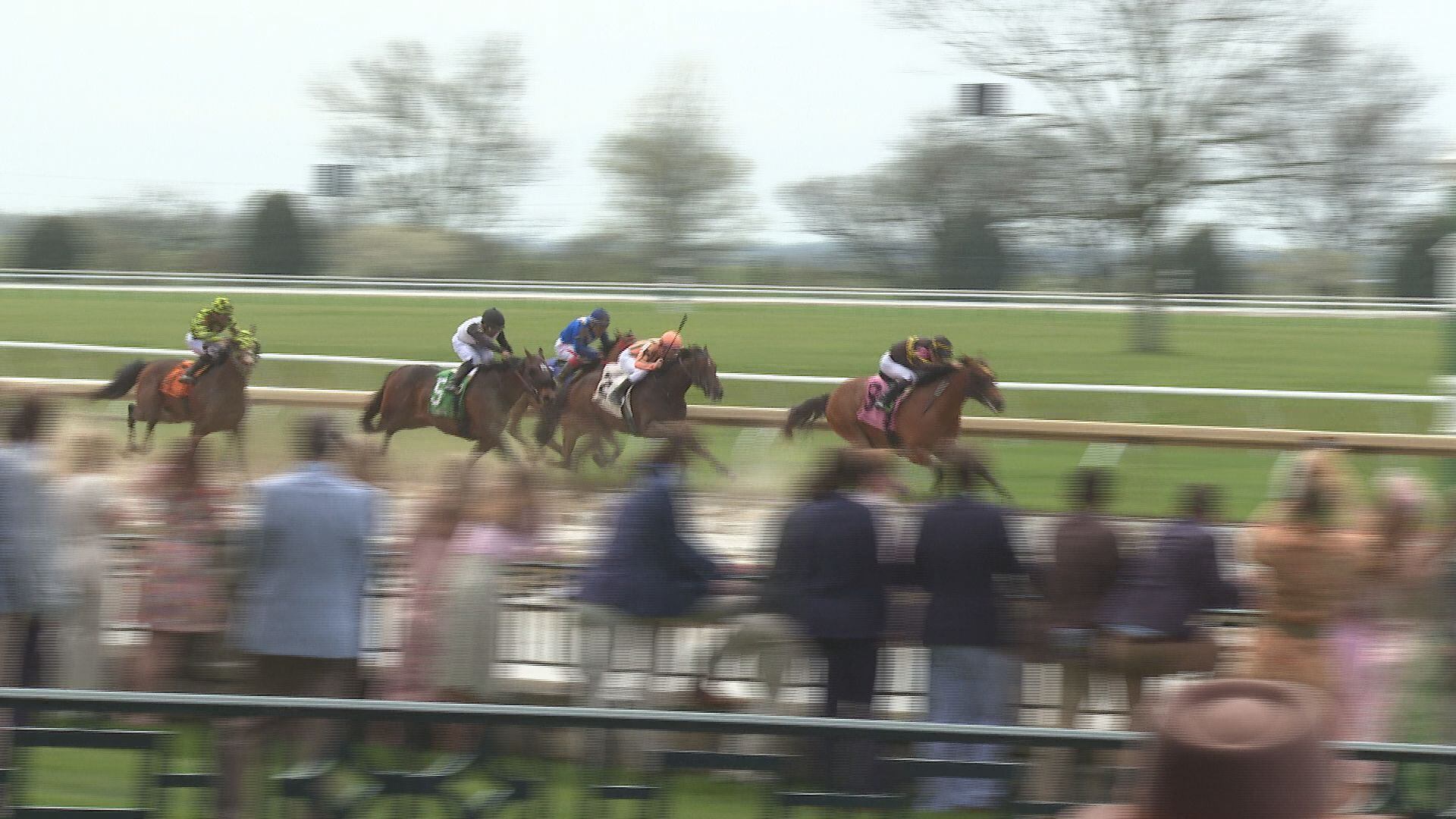Keeneland kicks off spring meet, thousands of fans attend races