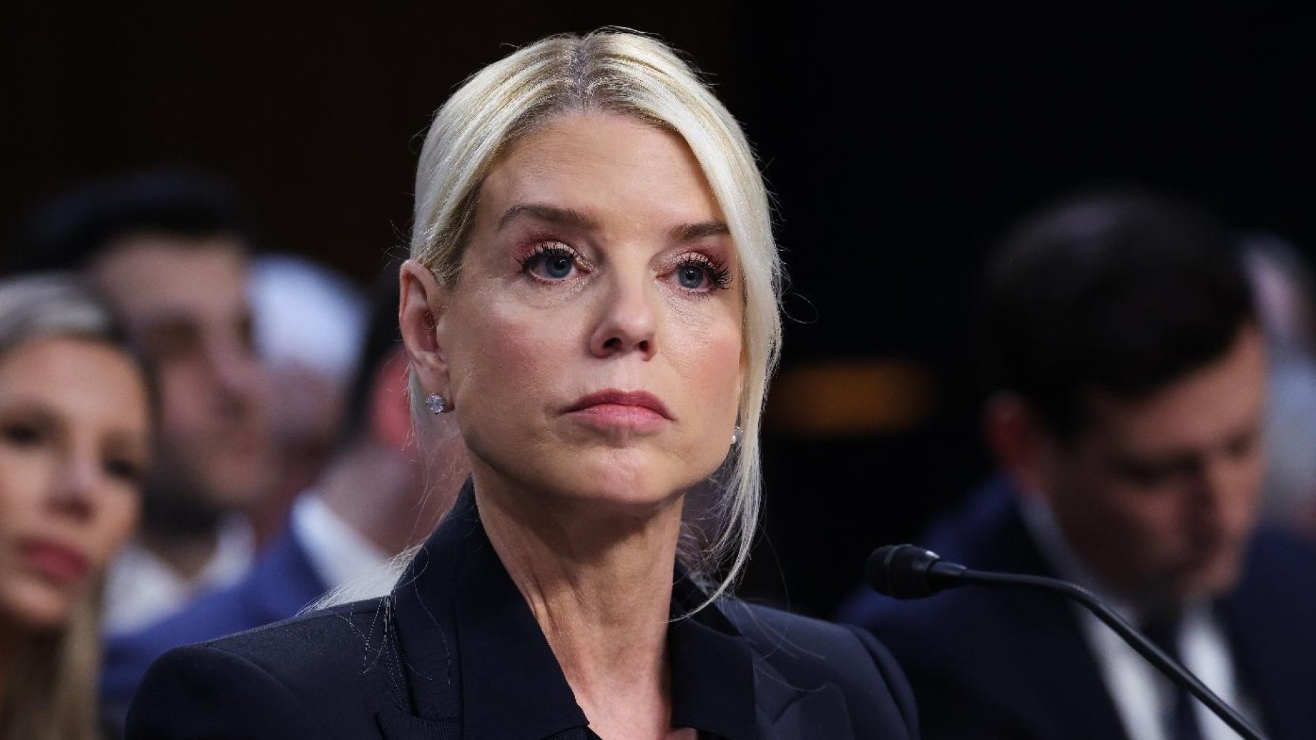 Bye-bye Bondi: Former AG portrait found in trash only 24 hours after ouster<br>