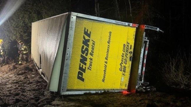Driver hospitalized in box truck crash on I-95 in Howland