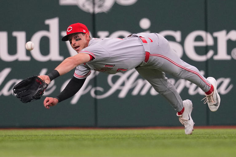Reds beat Rangers 5-3 in their 1st road game with 3 homers, the last in ...