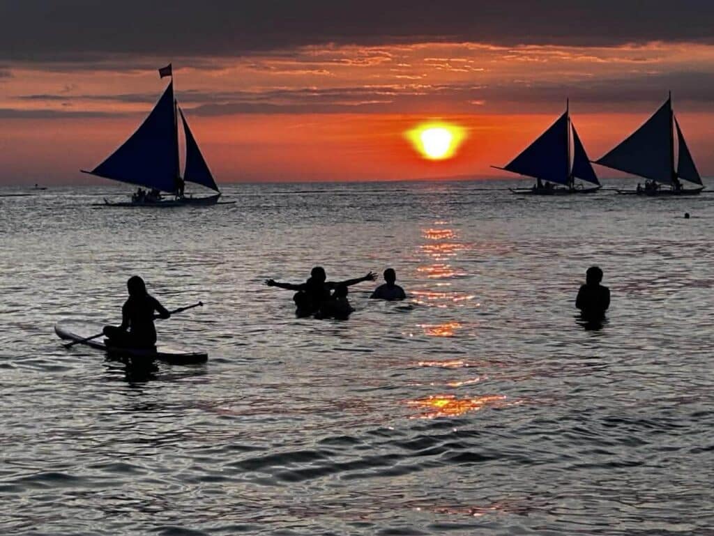 Ocean temperatures near record high in March