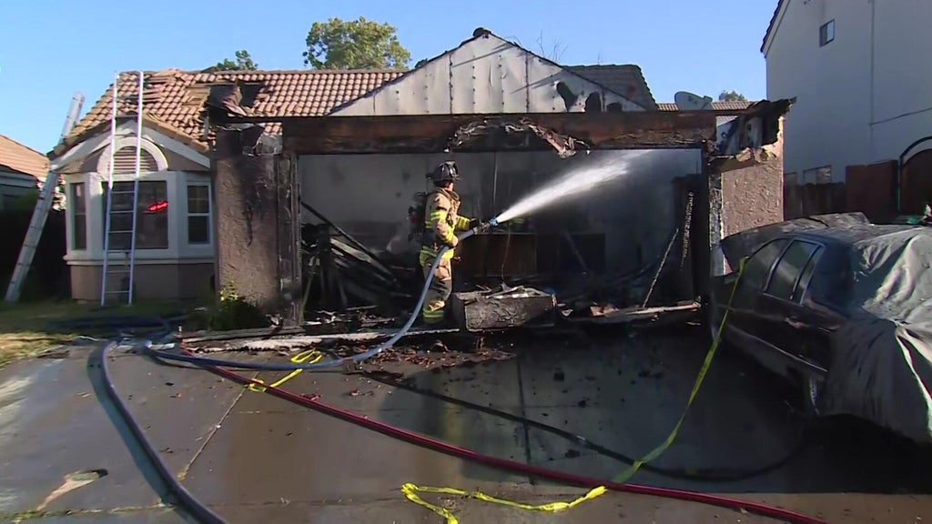 2 dogs rescued after garage fire spreads to Sacramento County home