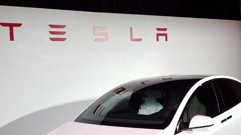The final days of the Tesla Model X and S are here. All bets are on the ...