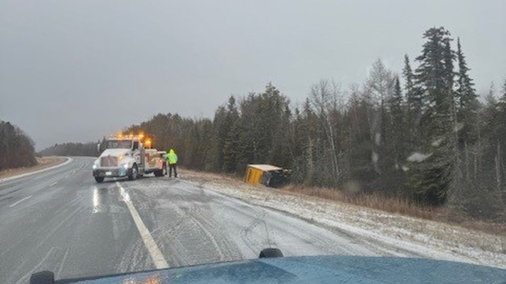 Driver hospitalized in box truck crash on I-95 in Howland