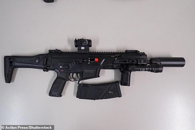 Police guarding Sadiq Khan 'leave guns outside his home' before they ...