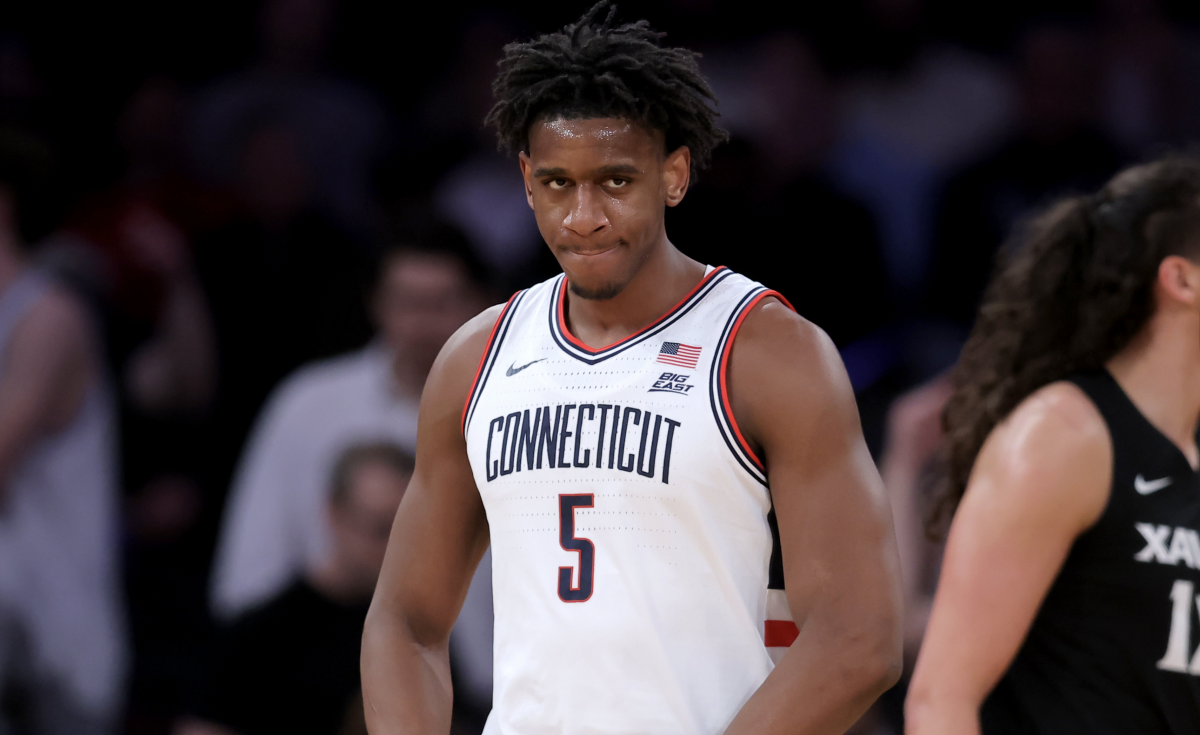 Tarris Reed Jr. joins Wendy's dunk team ahead of UConn's Final Four ...