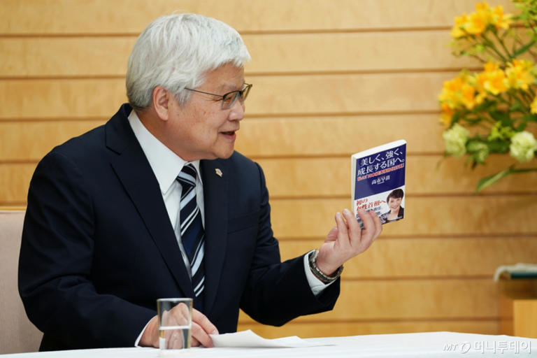 [東京=AP/ニューシース] ウェイ著者台湾 TSMC 最高経営者(CEO)が 5日日本東京総理官邸でダカー理サナに日本総理と会談しながらダカー理総理が書いた本に関して話している. 2026.02.05. /写真=ミンギョングチァン