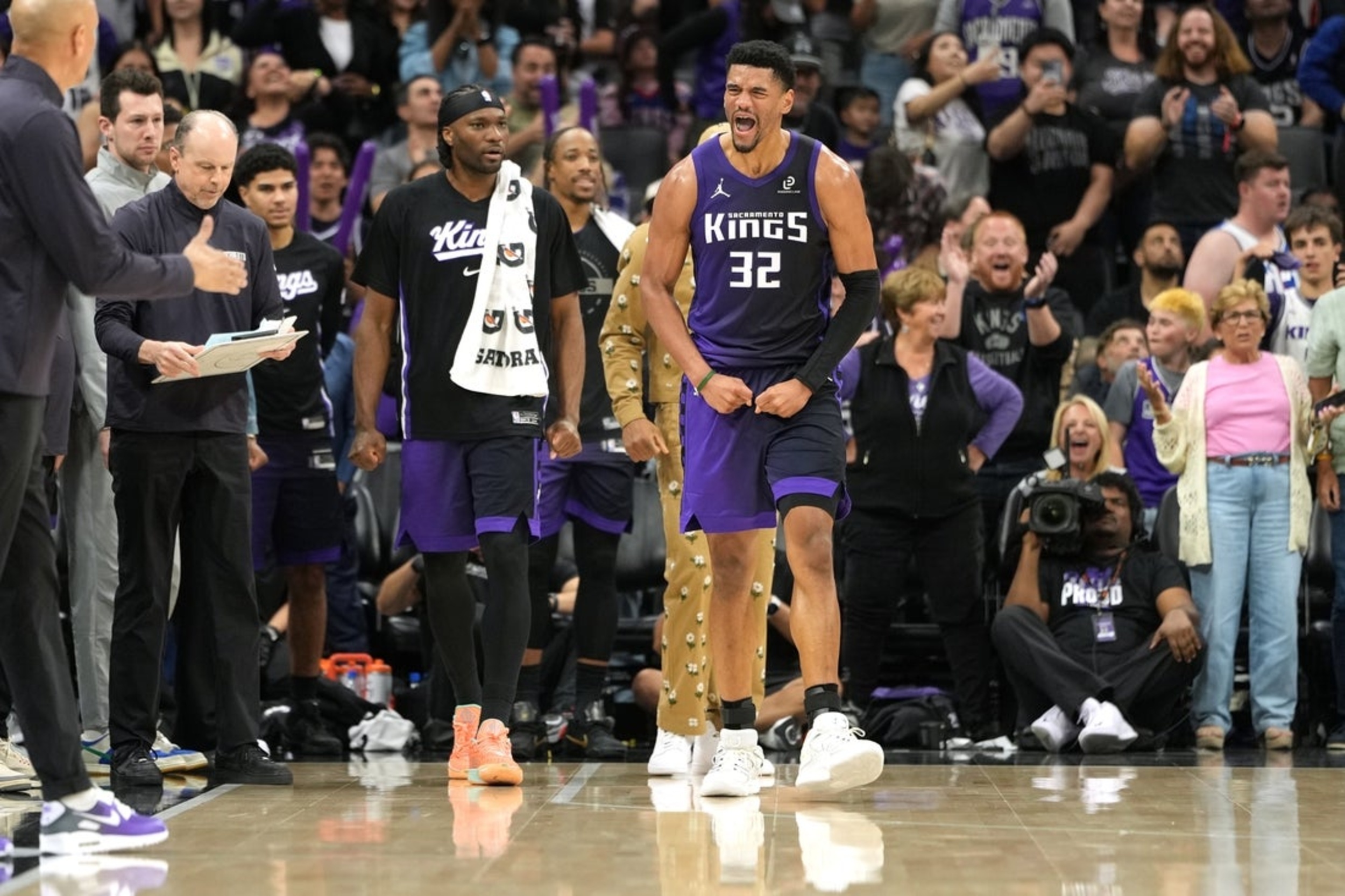 Dylan Cardwell, Kings reject Pelicans in final seconds<br><br>