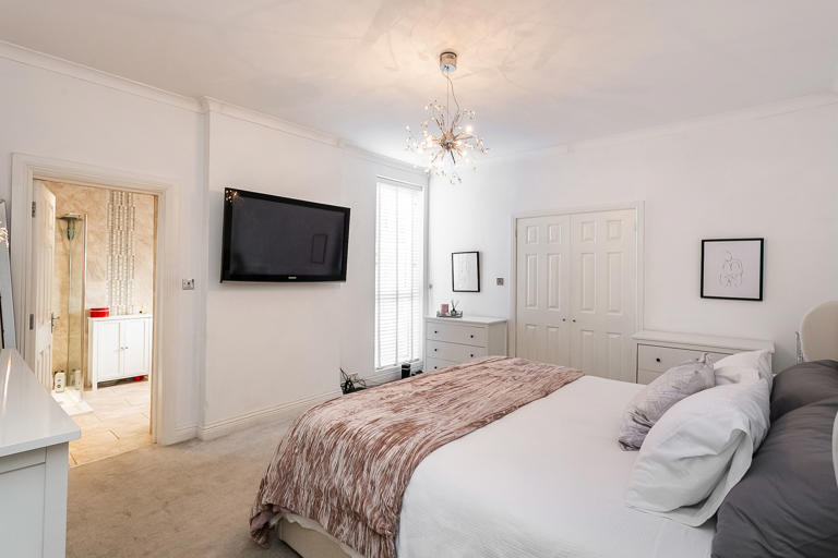 Detached Edinburgh four-bedroom bungalow in Duddingston with glossy ...