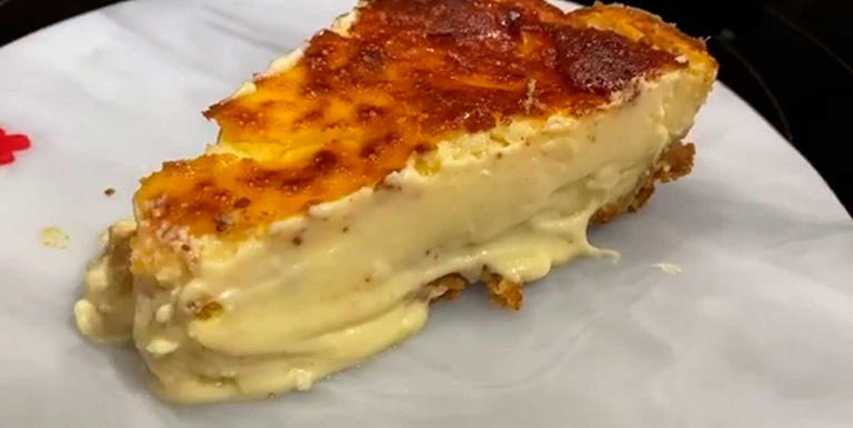 Tenemos una receta de una tarta de queso o cheesecake cargada de proteínas que es saludable, cremosa y súper fácil de preparar.
