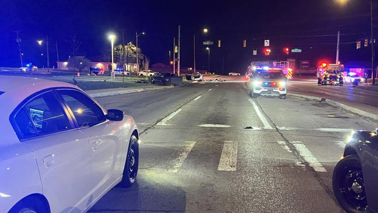 2 killed, 2 injured in crash on south side of Indianapolis