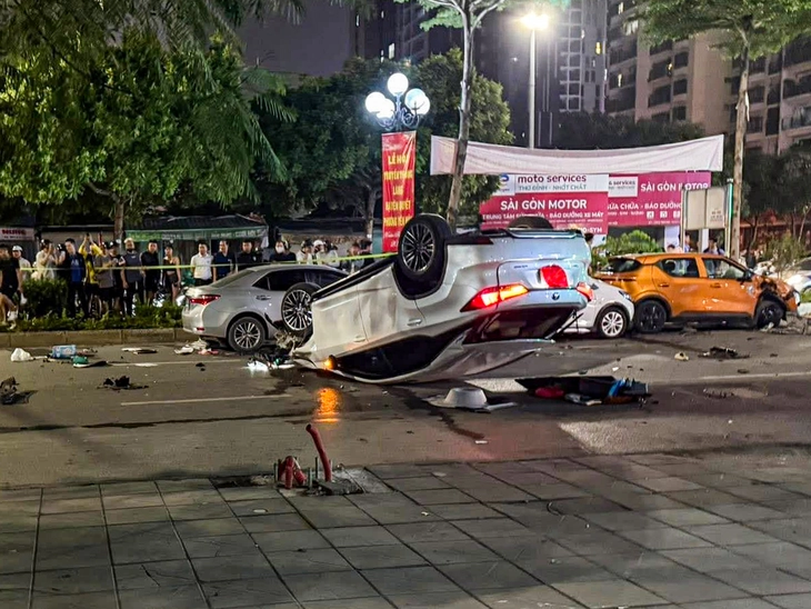 Khởi tố tài xế Lexus tông liên hoàn 6 xe lúc nửa đêm