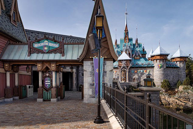 Inside Disney's jaw-dropping World of Frozen as theme park opens its €2 ...