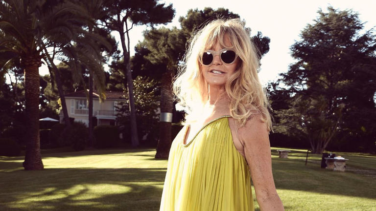 Goldie Hawn’s 1970s hedging is a Tudor-style masterclass in balancing ...