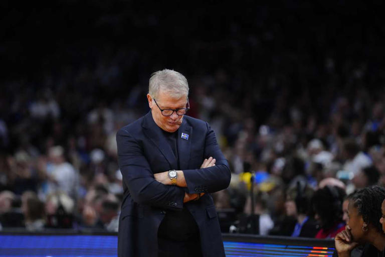 WNBA legend Candace Parker has noticed 'pattern' with Geno Auriemma