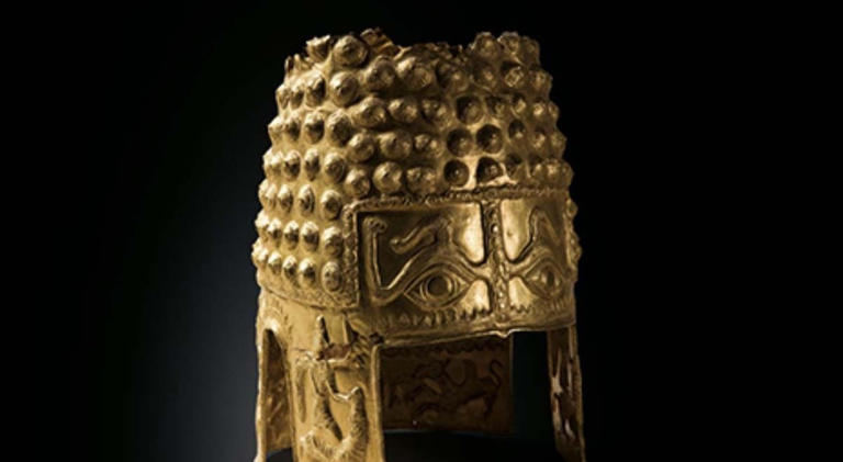 Recuperato l'elmo d'oro del re dei Daci Cotofenesti: il tesoro torna in Romania dopo il furto, pace fatta tra Amsterdam e Bucarest