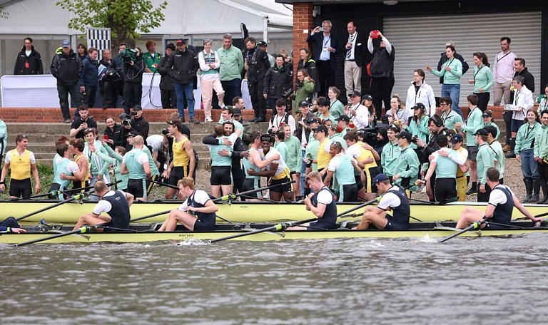 Cambridge triumph in men’s boat race after Oxford win women’s race
