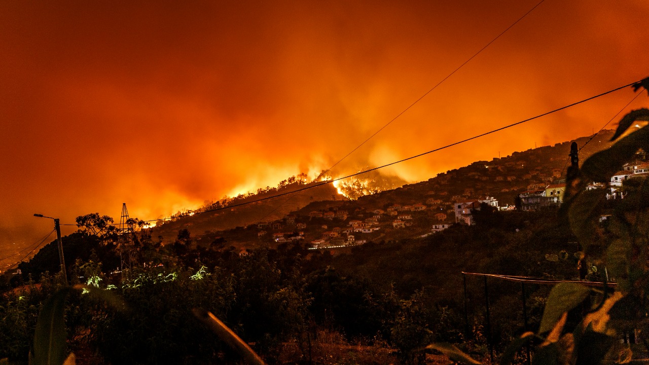 Red flag warnings prompt evacuations as Oklahoma wildfire spreads fast