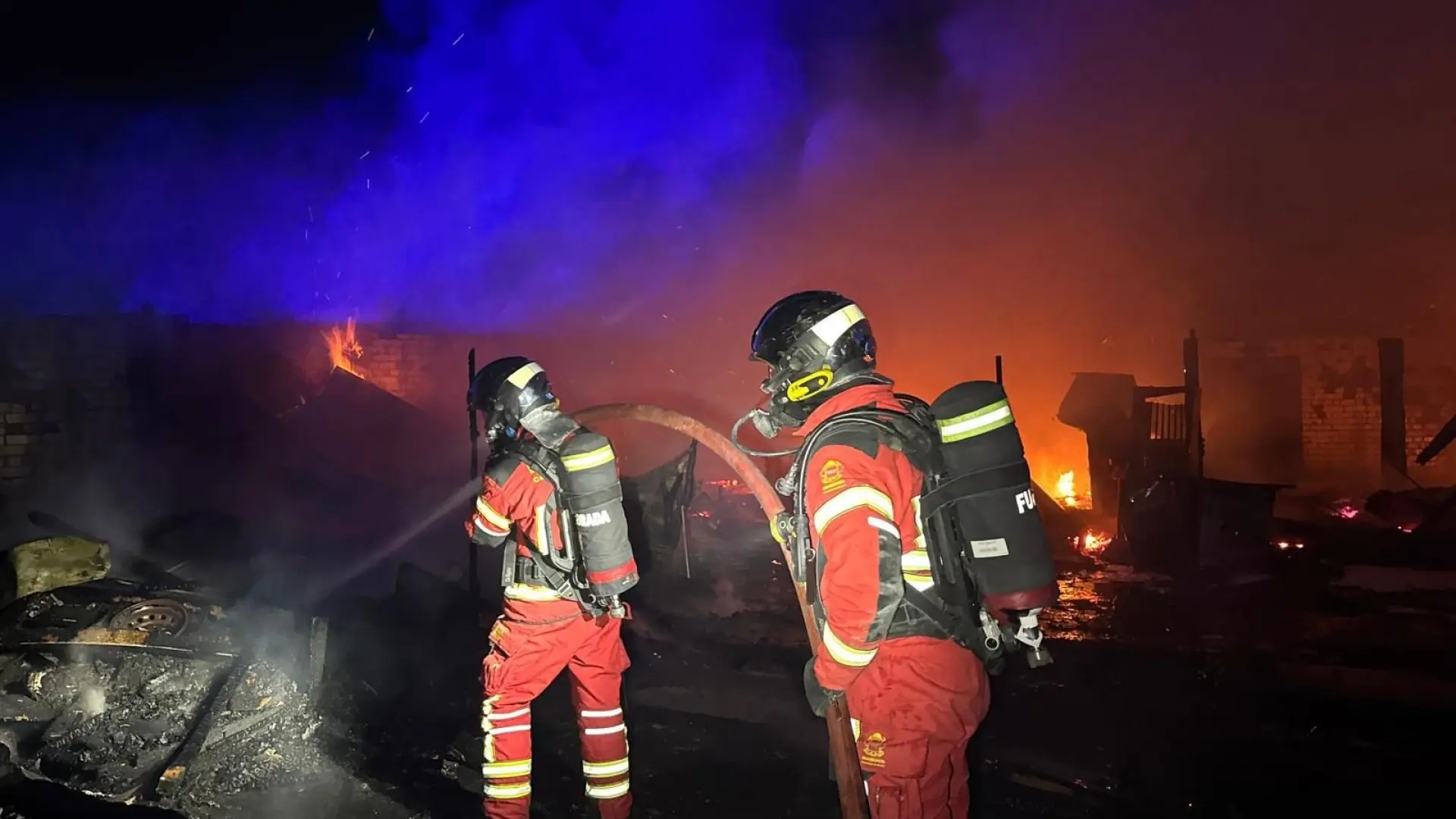 Bomberos de la Comunidad de Madrid sofocan un incendio en siete ...