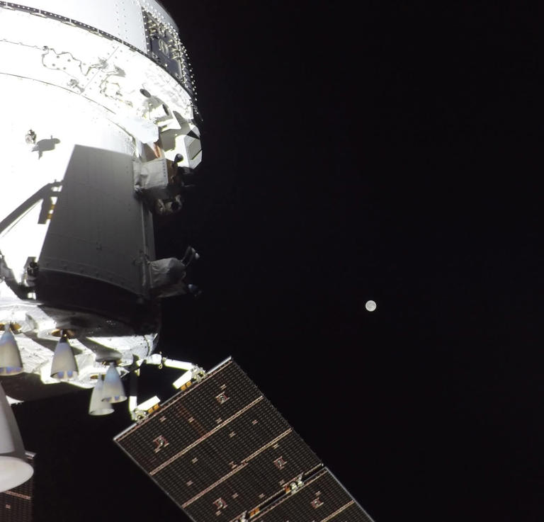 Le prime immagini di Artemis II della Terra: esseri umani non la vedevano da così lontano da oltre 50 anni