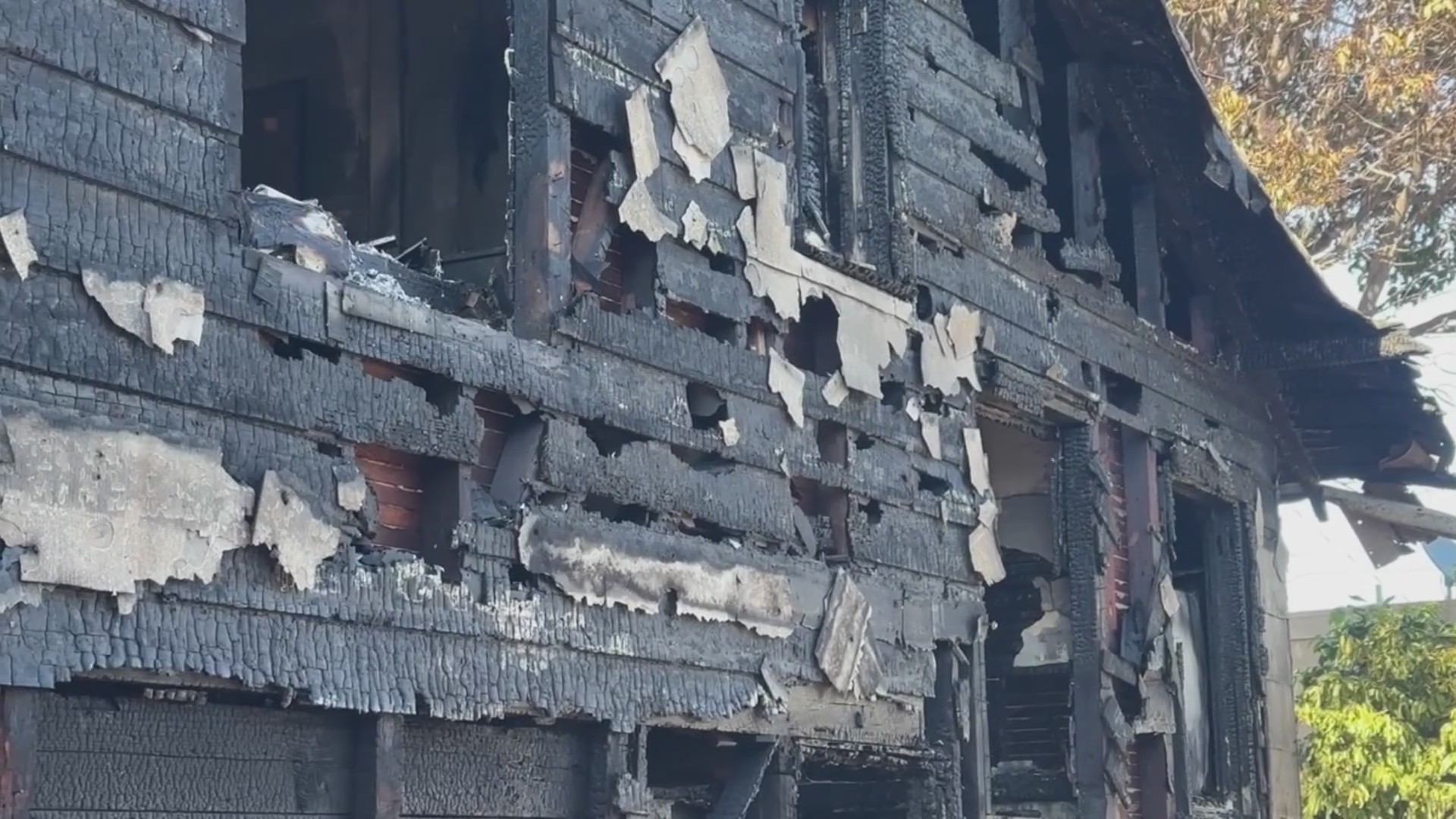 9 displaced in San Leandro apartment complex fire